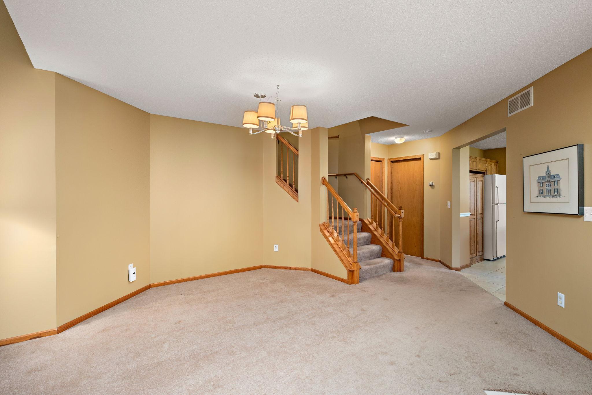 1566 Antler Point