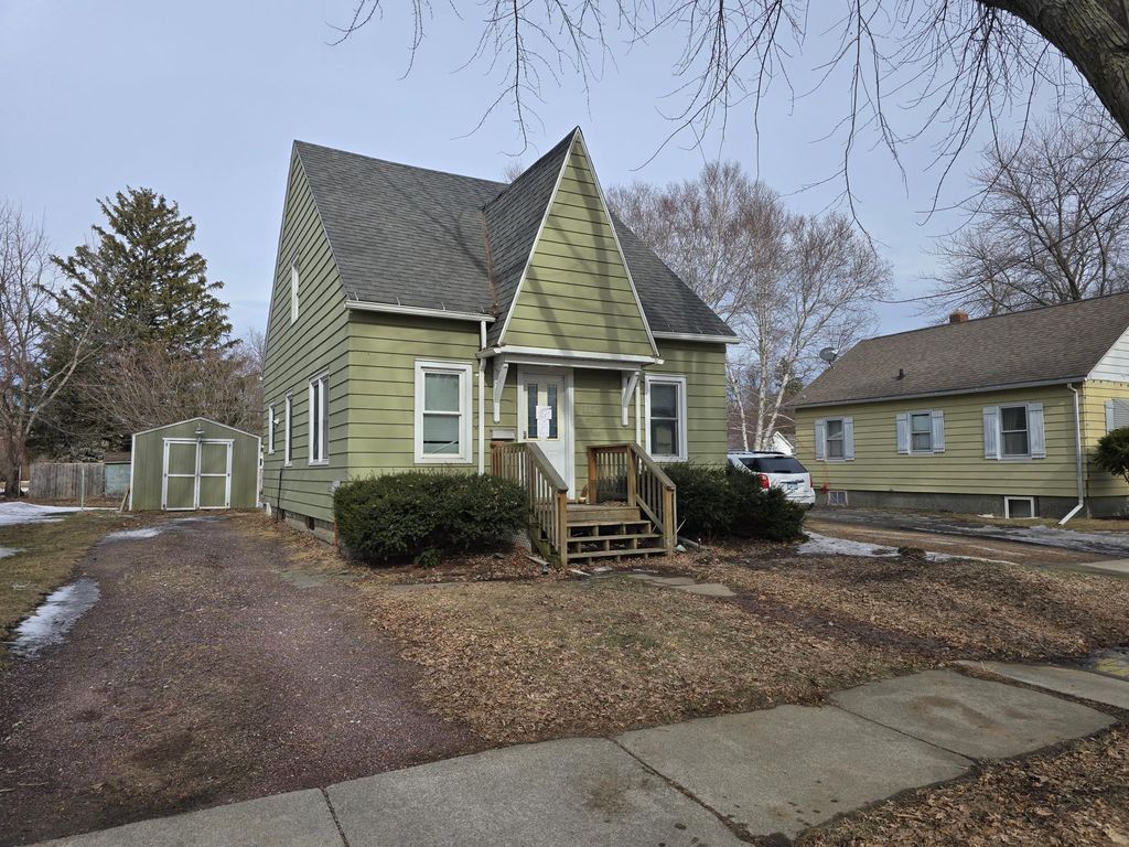 Photo of 117 E 11th Street, Fairmont, MN 56031 (MLS # 7018841)