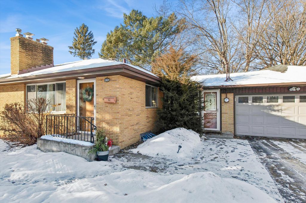 Photo of 10004 Wentworth Avenue S, Bloomington, MN 55420 (MLS # 7008229)