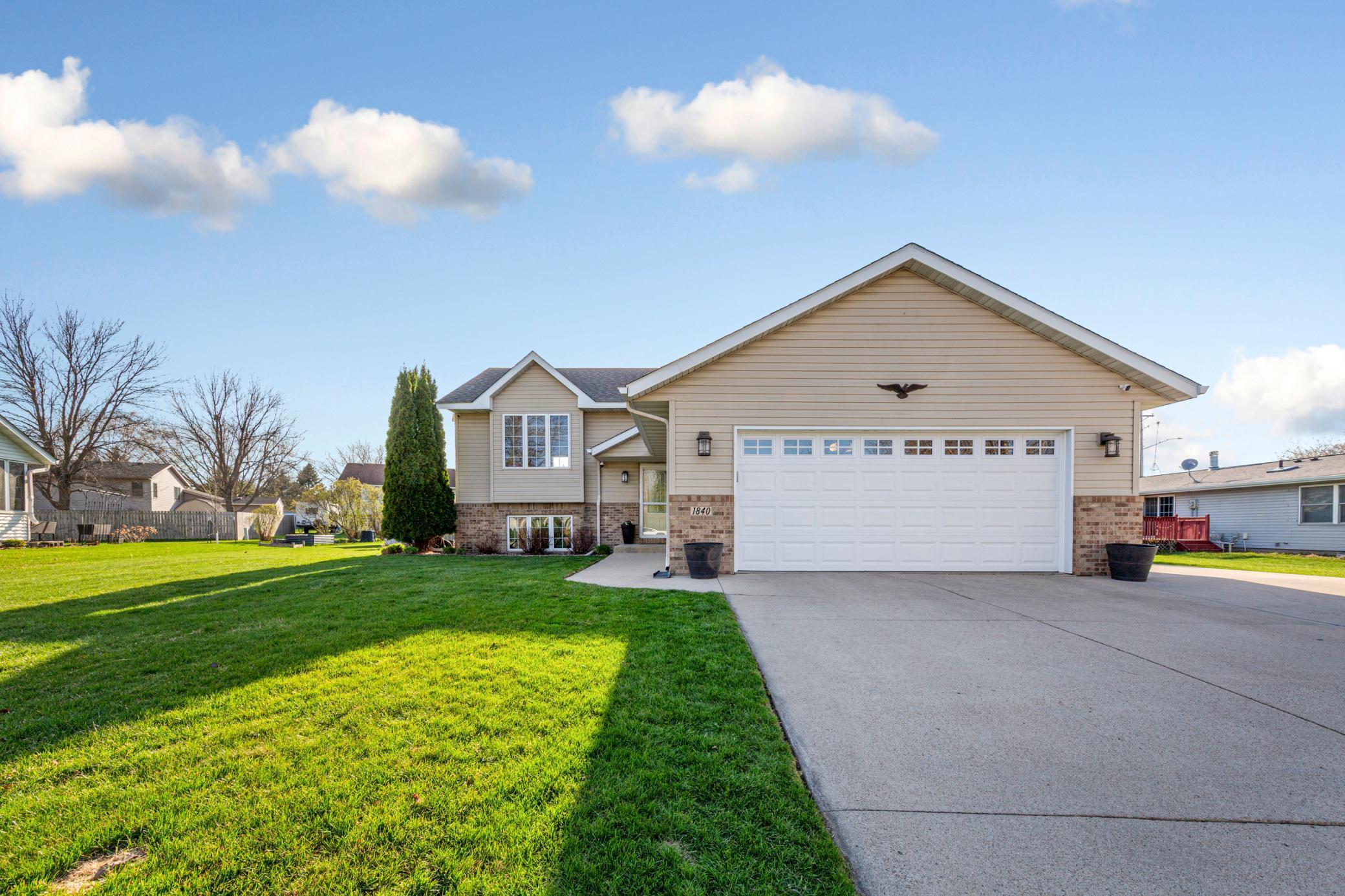 1840 Field Stone Avenue SE