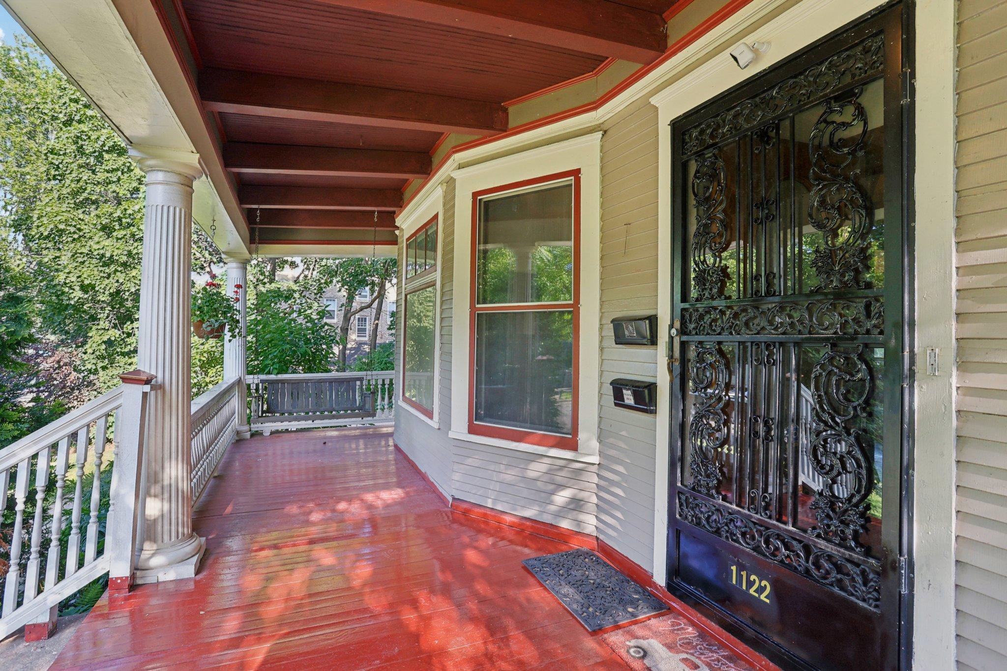 1122 Dayton Avenue