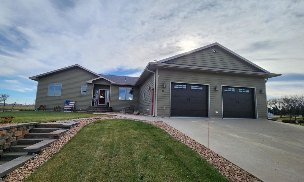 Photo of 804 9th Street NE, Pipestone, MN 56164 (MLS # 7006898)