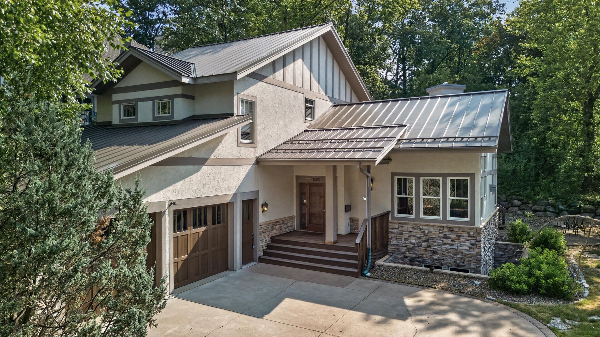 1423 June Avenue S