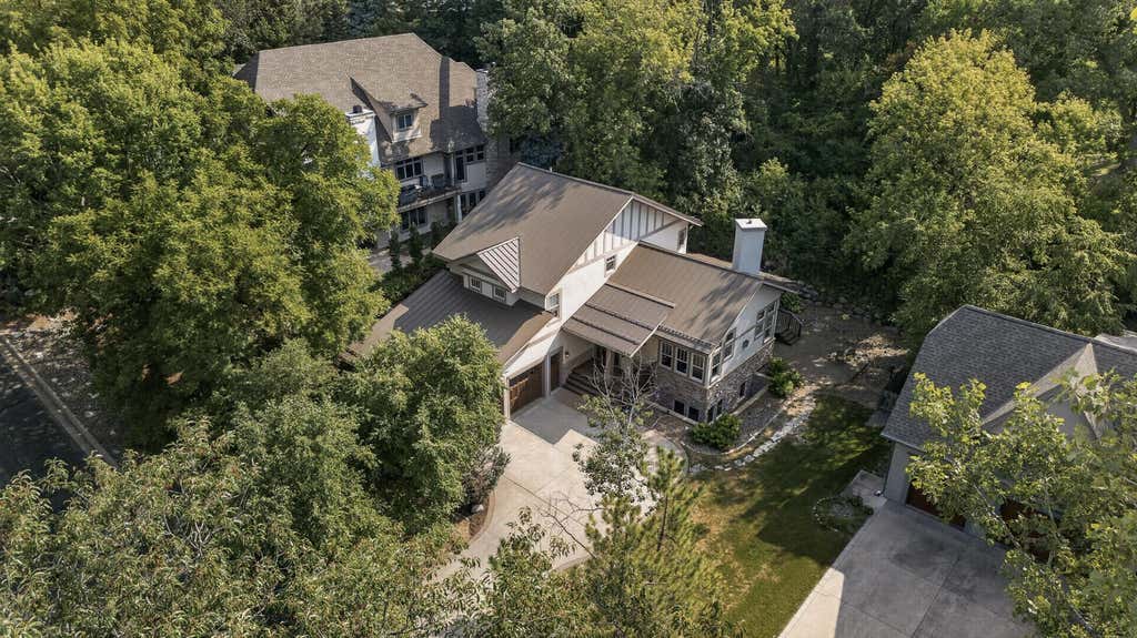 Photo of 1423 June Avenue S, Golden Valley, MN 55416 (MLS # 7085513)