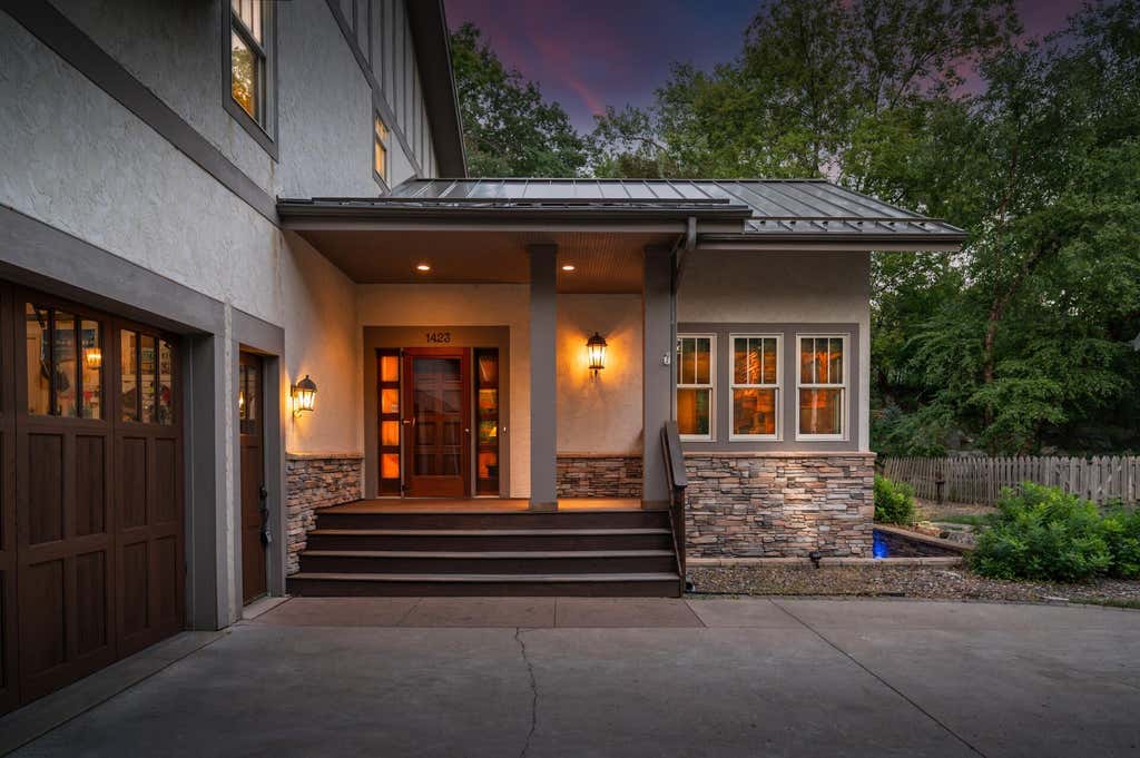 Photo of 1423 June Avenue S, Golden Valley, MN 55416 (MLS # 7085513)