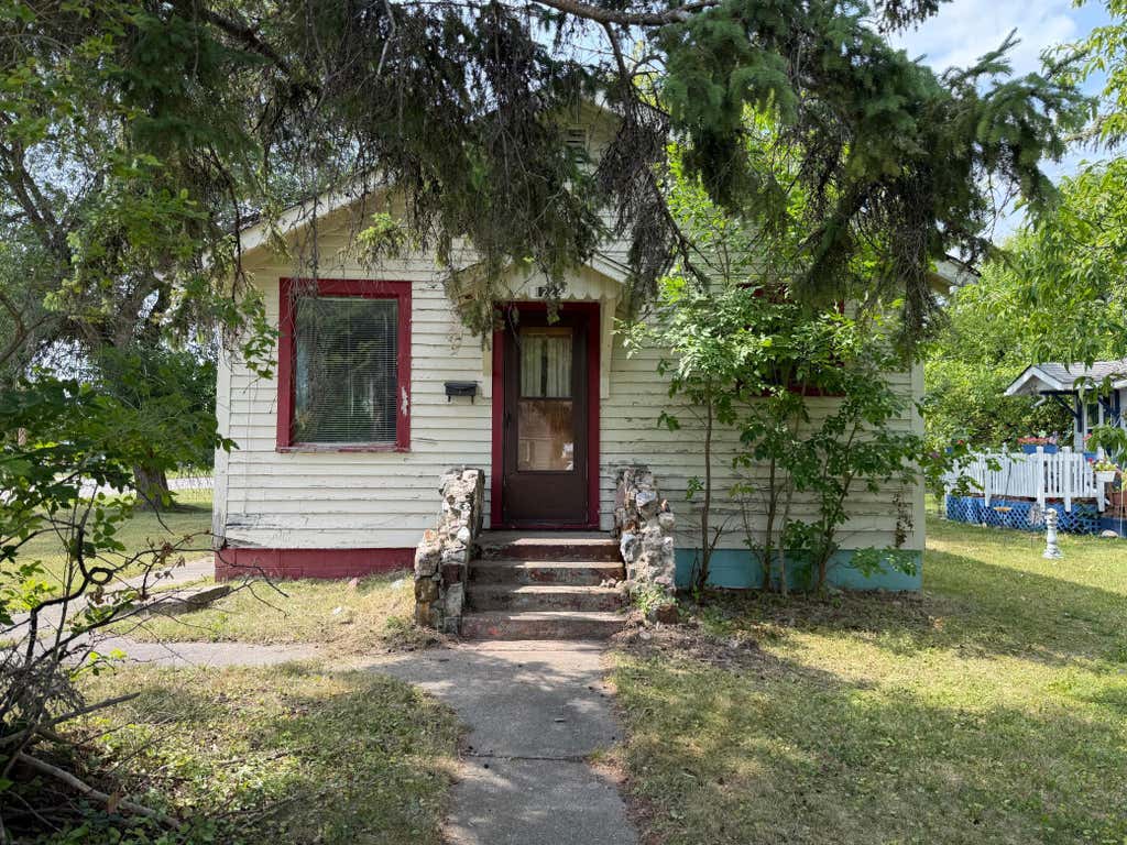 Photo of 1222 Main Avenue, International Falls, MN 56649 (MLS # 7125809)