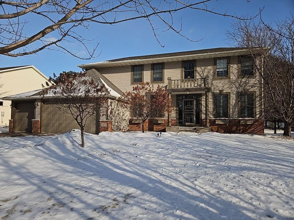Photo of 10772 Hawthorn Trail, Woodbury, MN 55129 (MLS # 7013431)