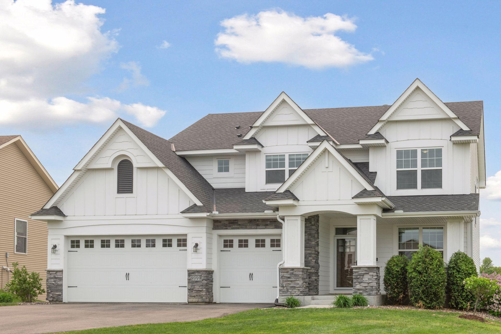 8999 Lakeside Drive