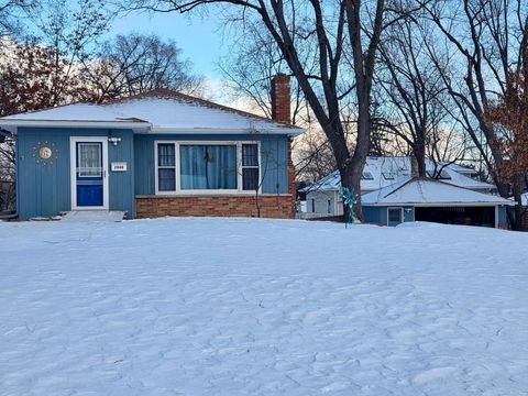 2040 Noble Avenue N Golden Valley MN 55422