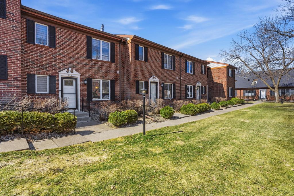 Photo of 629 Maple Park Drive, Mendota Heights, MN 55118 (MLS # 7043474)