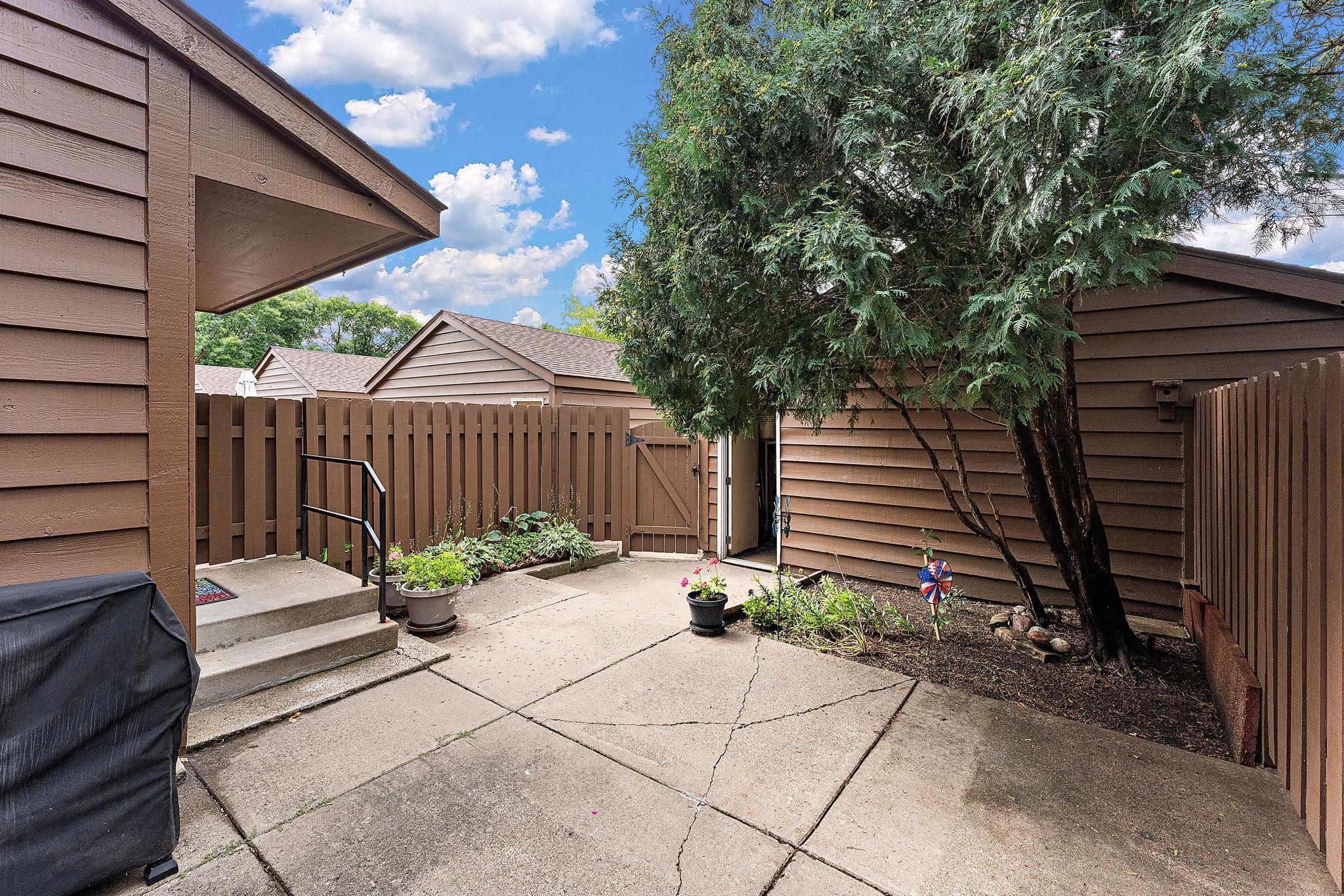2460 Crestwood Drive