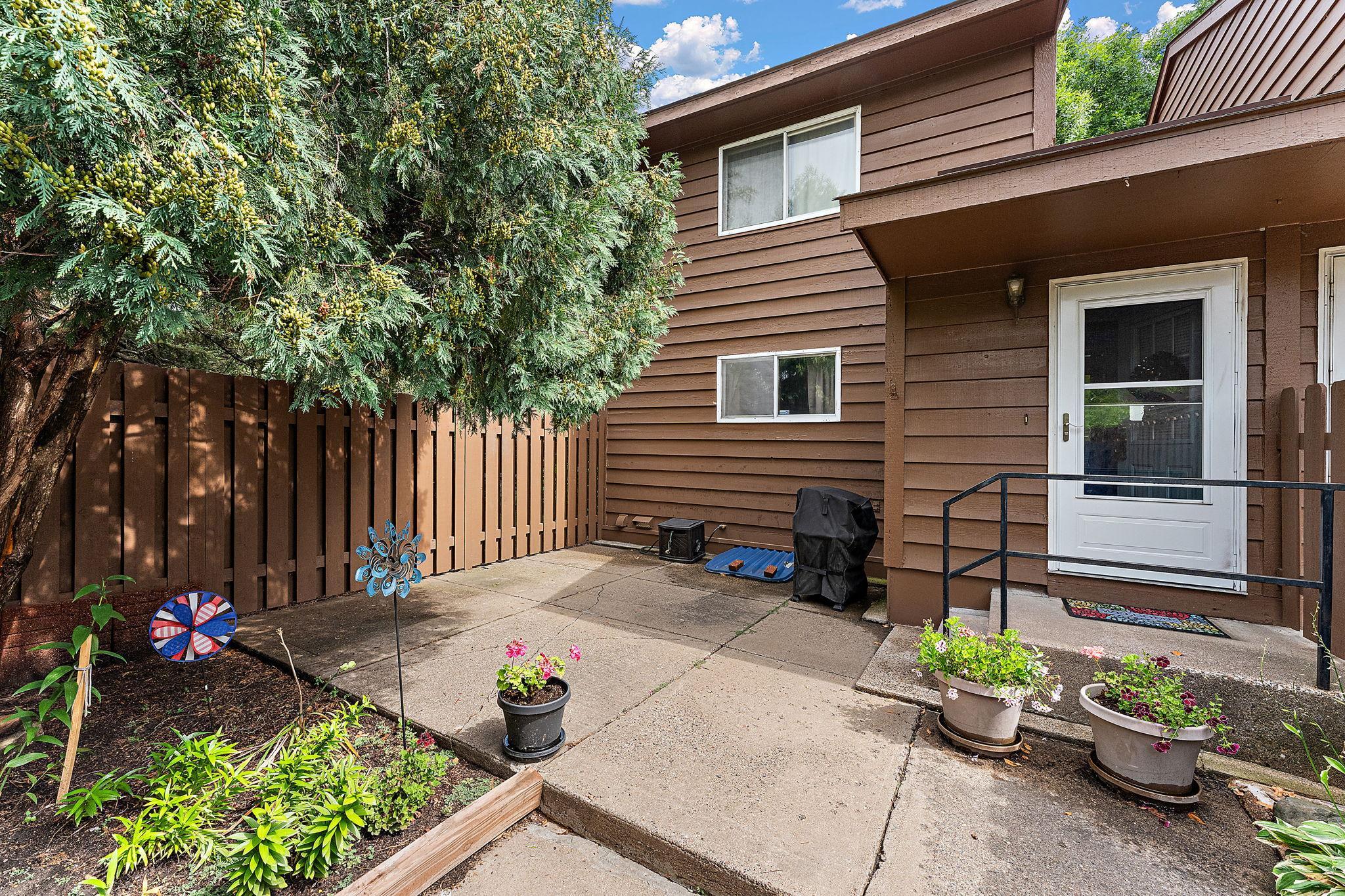 2460 Crestwood Drive