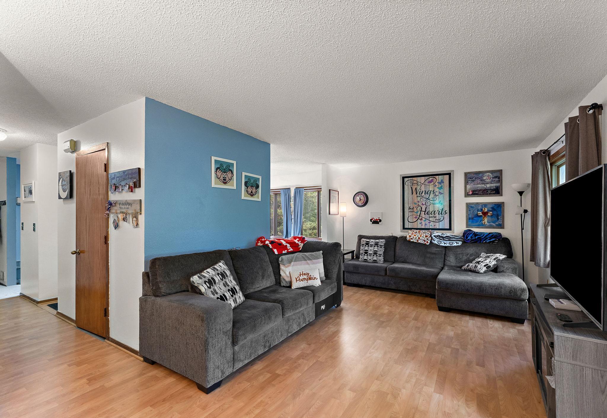 2460 Crestwood Drive