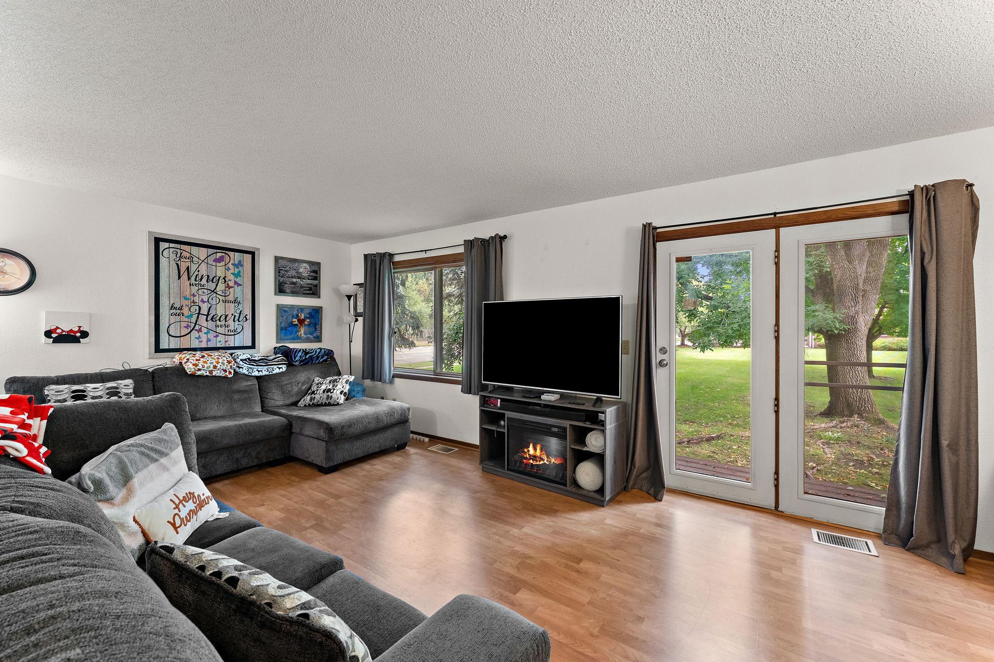 2460 Crestwood Drive