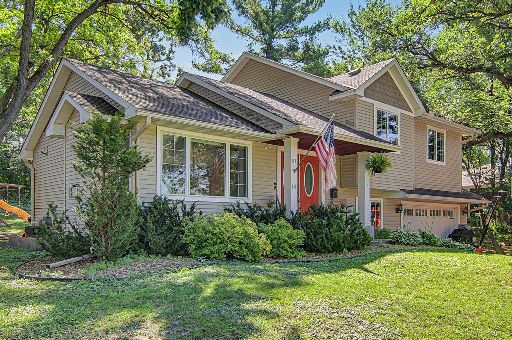 Photo of 4640 Nine Mile Creek Parkway, Bloomington, MN 55437 (MLS # 7107474)