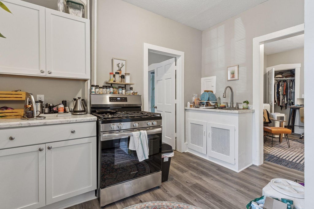 Photo of 1083 Chatsworth Street N, Saint Paul, MN 55103 (MLS # 7137290)