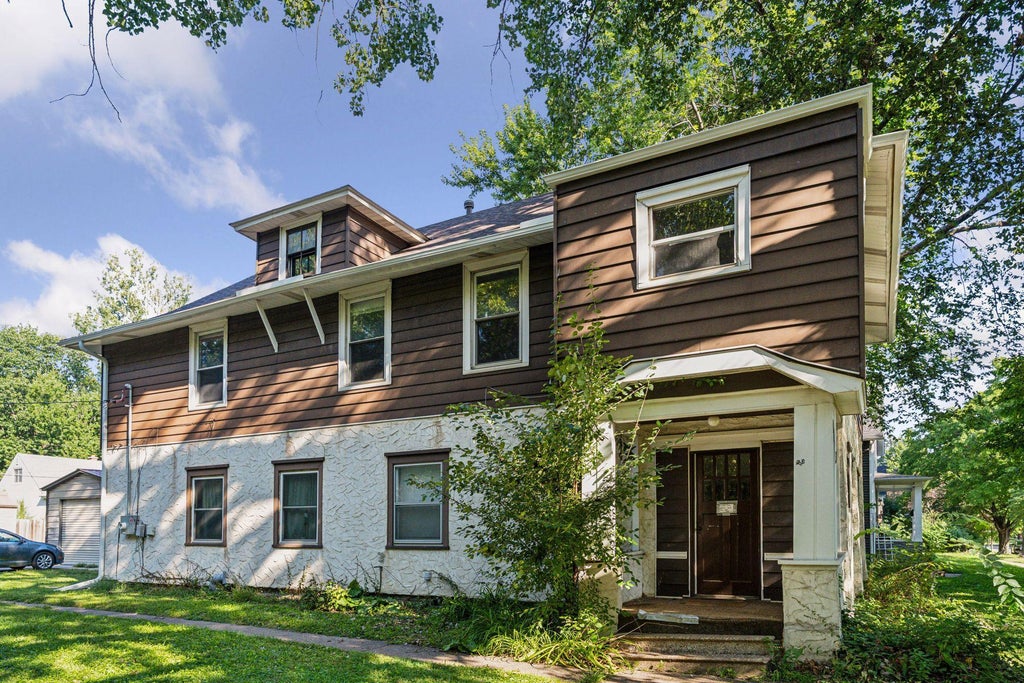 Photo of 1083 Chatsworth Street N, Saint Paul, MN 55103 (MLS # 7137290)