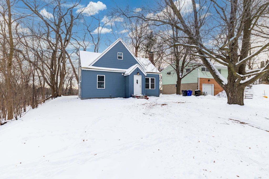 Photo of 58 Wheelock Parkway E, Saint Paul, MN 55117 (MLS # 6826713)