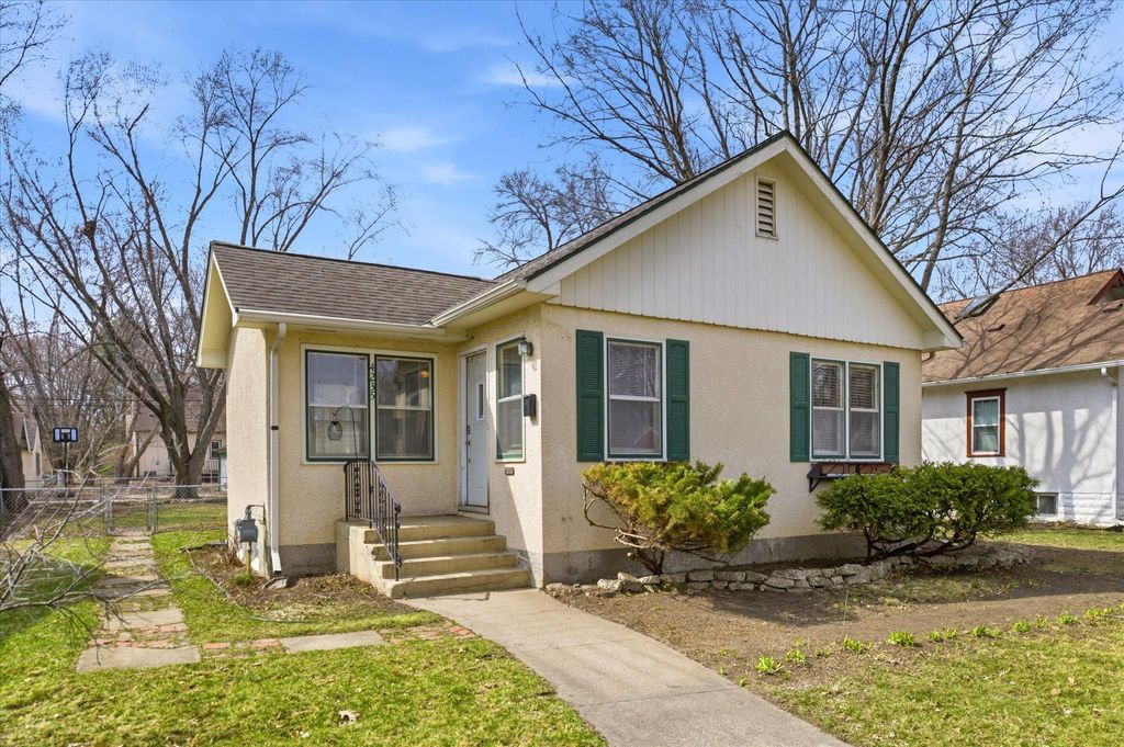 Photo of 4235 Vincent Avenue N, Minneapolis, MN 55412 (MLS # 6824893)