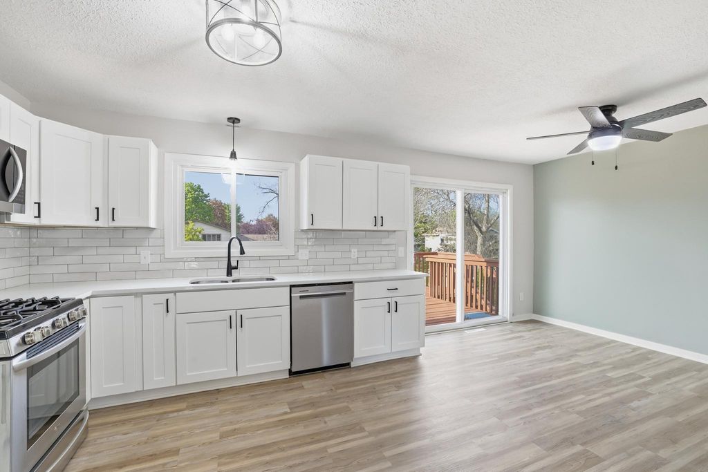 Photo of 8016 81st Avenue N, Brooklyn Park, MN 55445 (MLS # 7075528)