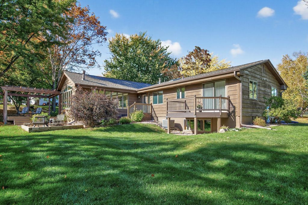 Photo of 18869 Clear View Drive, Minnetonka, MN 55345 (MLS # 7016328)