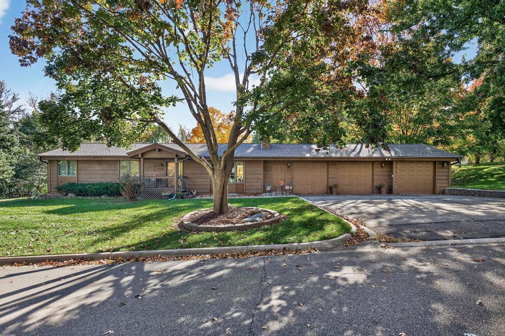 Photo of 18869 Clear View Drive, Minnetonka, MN 55345 (MLS # 7016328)