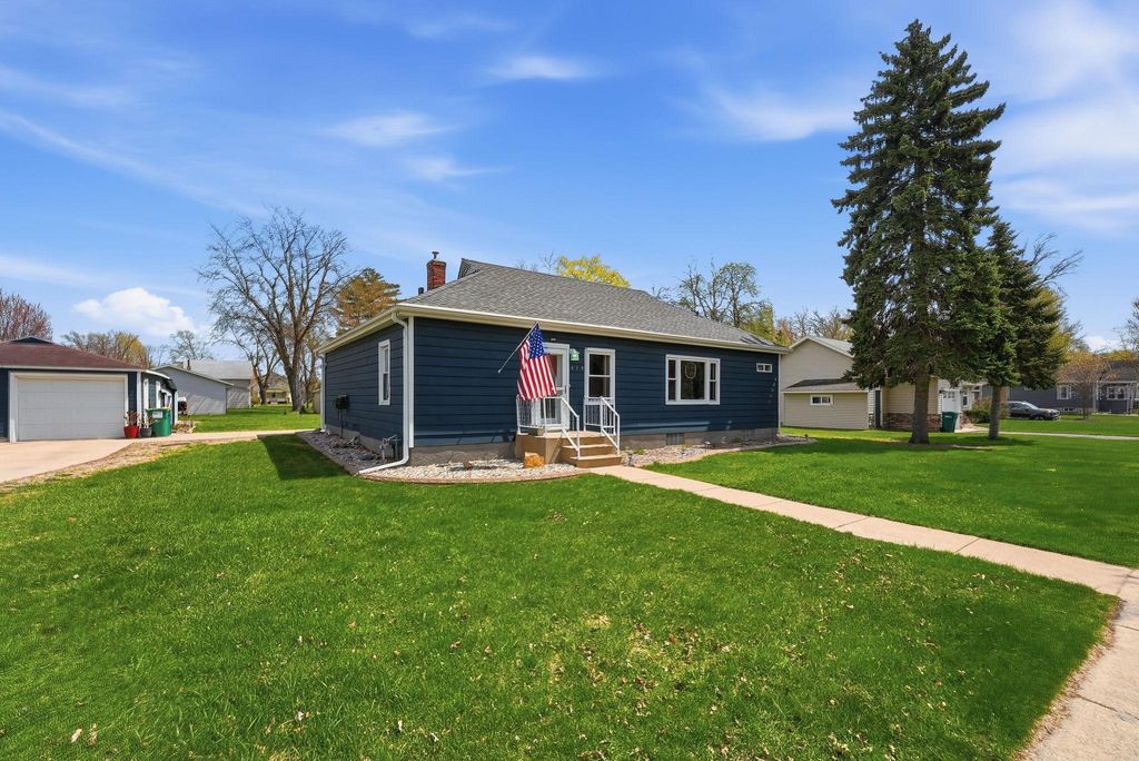 Photo of 619 S Swift Avenue, Litchfield, MN 55355 (MLS # 7053381)