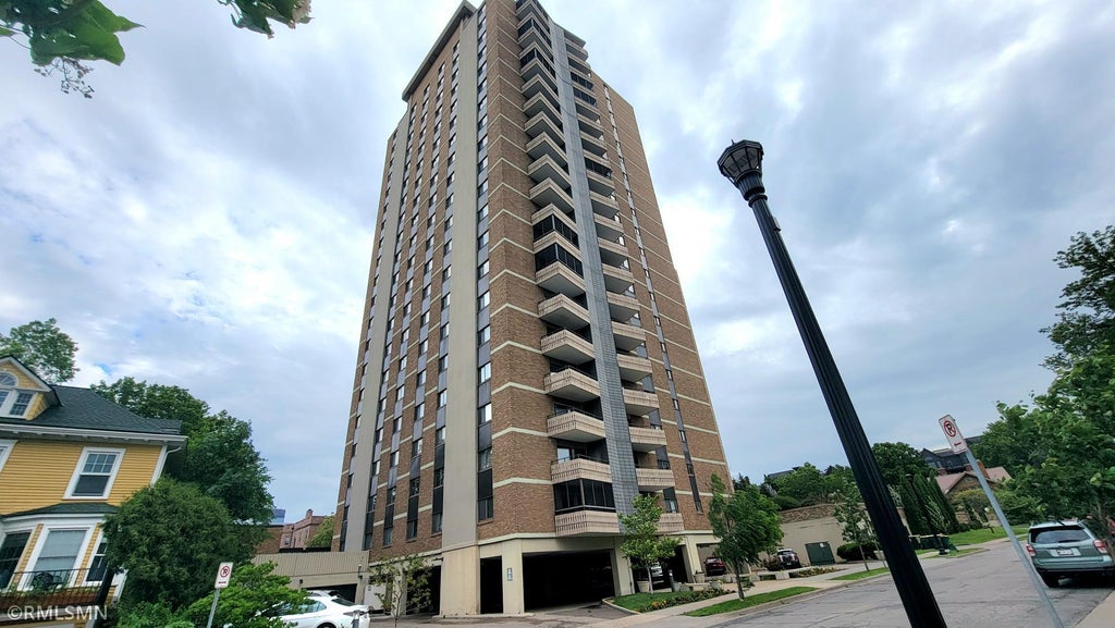 Photo of 410 Groveland Avenue #202, Minneapolis, MN 55403 (MLS # 7091977)