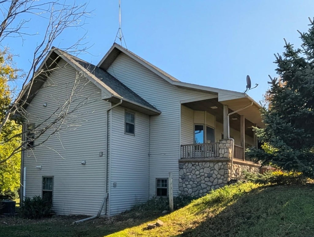 Photo of 4070 20th Avenue SW, Montevideo, MN 56265 (MLS # 7163558)