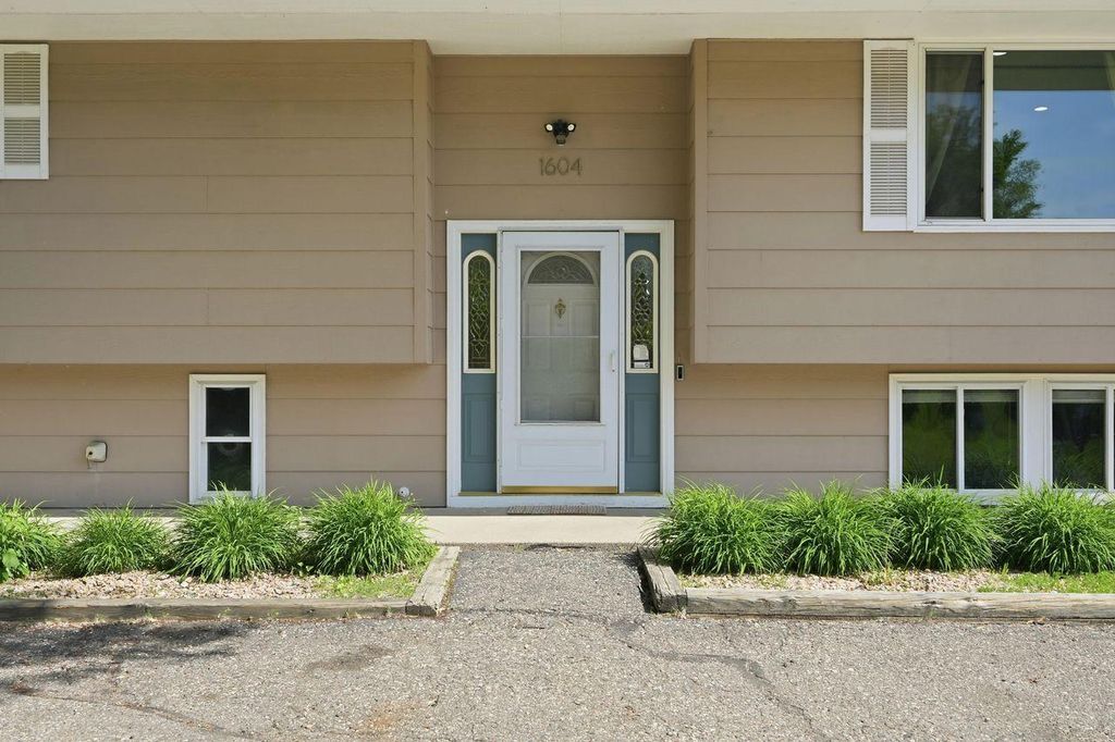 Photo of 1604 W 131st Street, Burnsville, MN 55337 (MLS # 7083552)