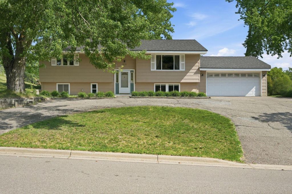 Photo of 1604 W 131st Street, Burnsville, MN 55337 (MLS # 7083552)
