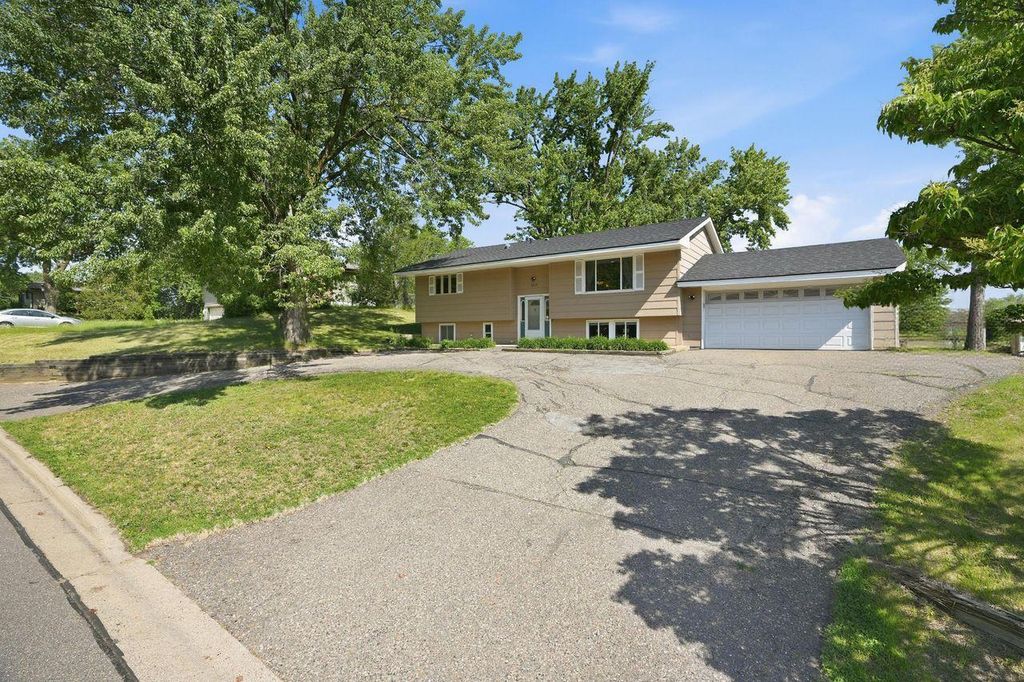 Photo of 1604 W 131st Street, Burnsville, MN 55337 (MLS # 7083552)