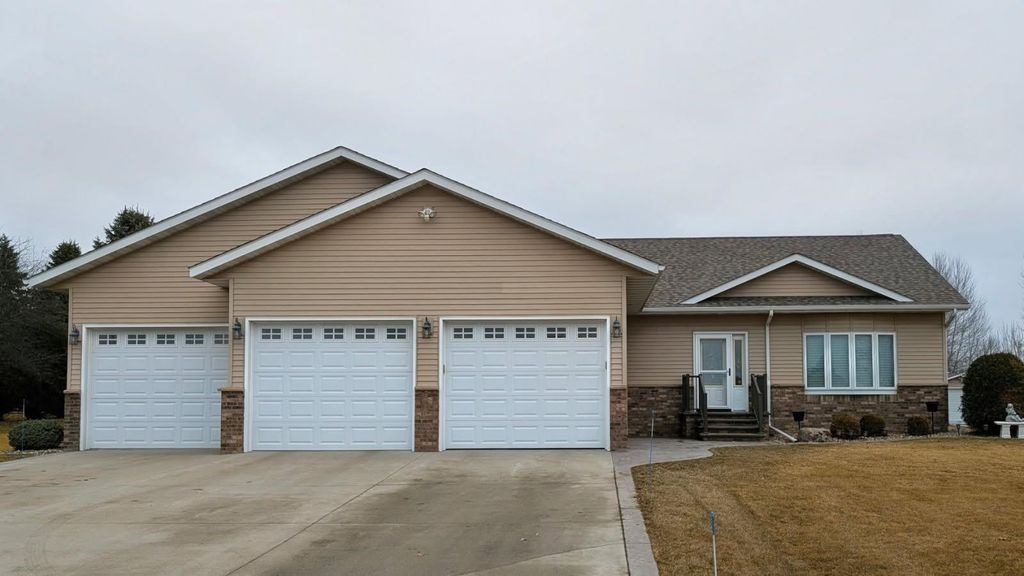 Photo of 2033 Park Avenue, Montevideo, MN 56265 (MLS # 7030251)