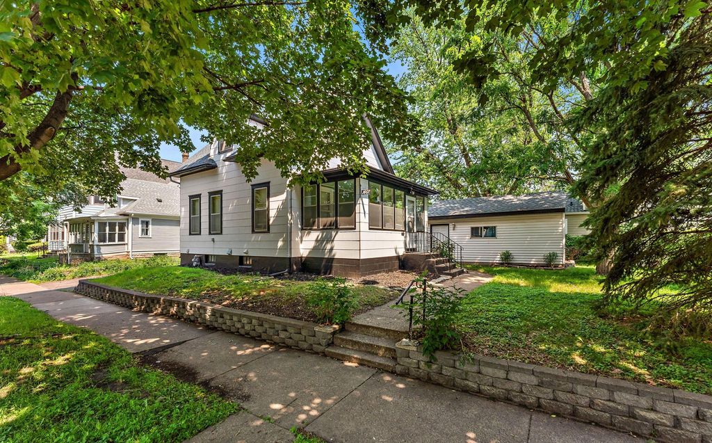 Photo of 1467 Charles Avenue, Saint Paul, MN 55104 (MLS # 7036647)