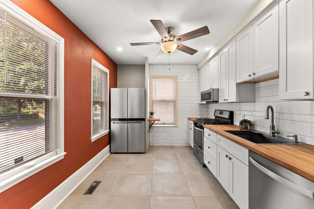 Photo of 1467 Charles Avenue, Saint Paul, MN 55104 (MLS # 7036647)