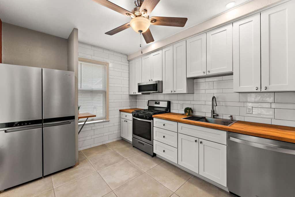 Photo of 1467 Charles Avenue, Saint Paul, MN 55104 (MLS # 7036647)