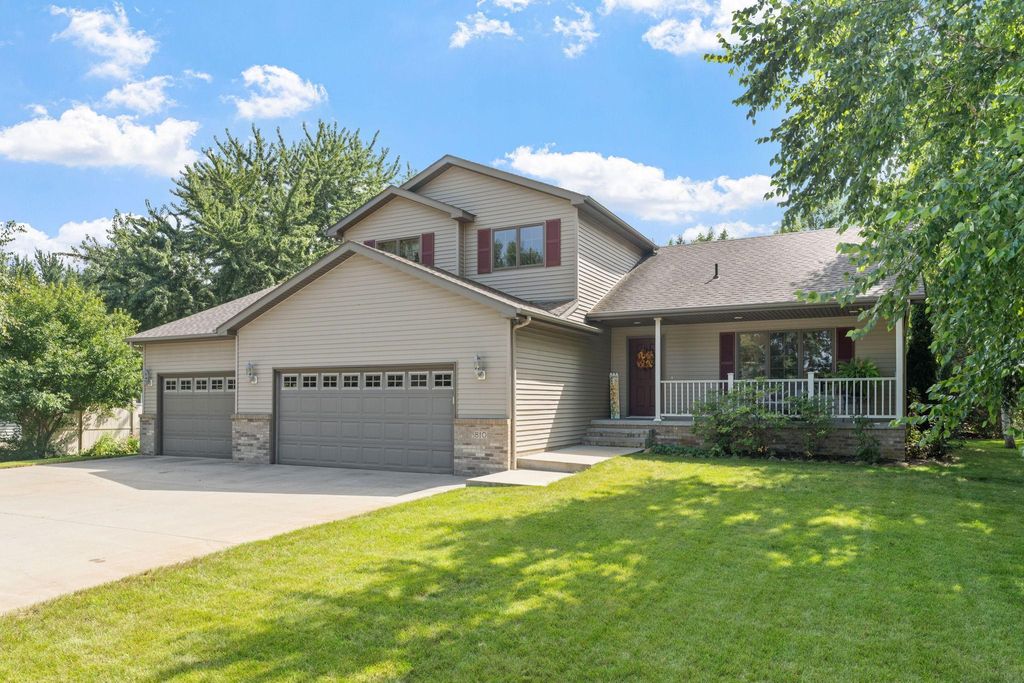 Photo of 810 E 7th Street, Litchfield, MN 55355 (MLS # 6776471)