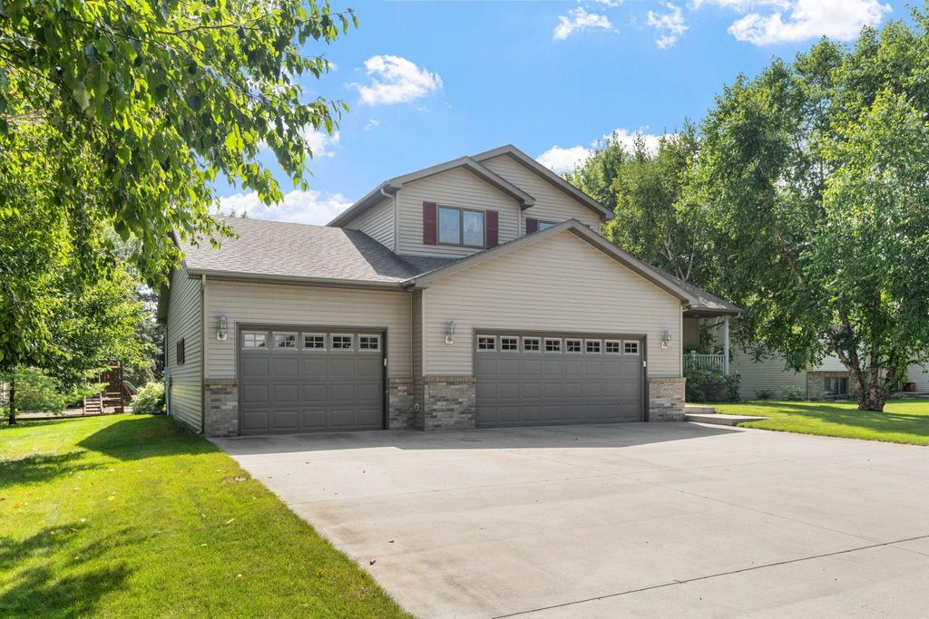 Photo of 810 E 7th Street, Litchfield, MN 55355 (MLS # 6776471)