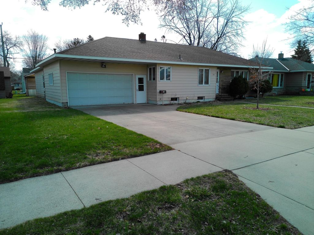 Photo of 142 24th Avenue N, Saint Cloud, MN 56303 (MLS # 7057897)