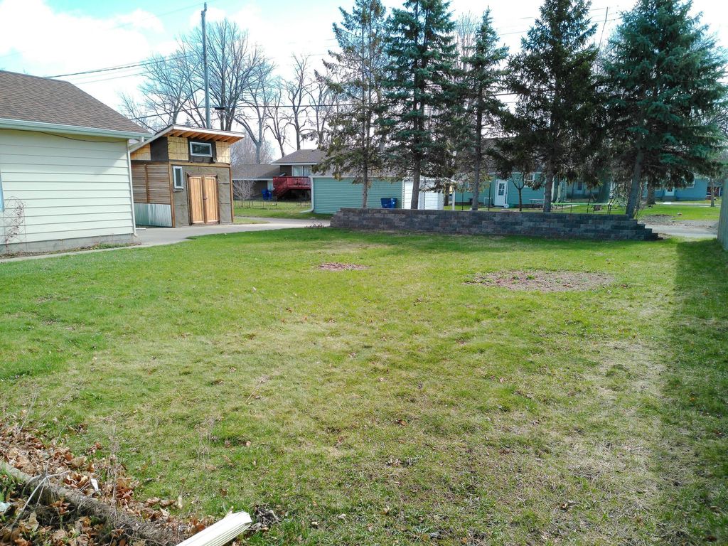 Photo of 142 24th Avenue N, Saint Cloud, MN 56303 (MLS # 7057897)