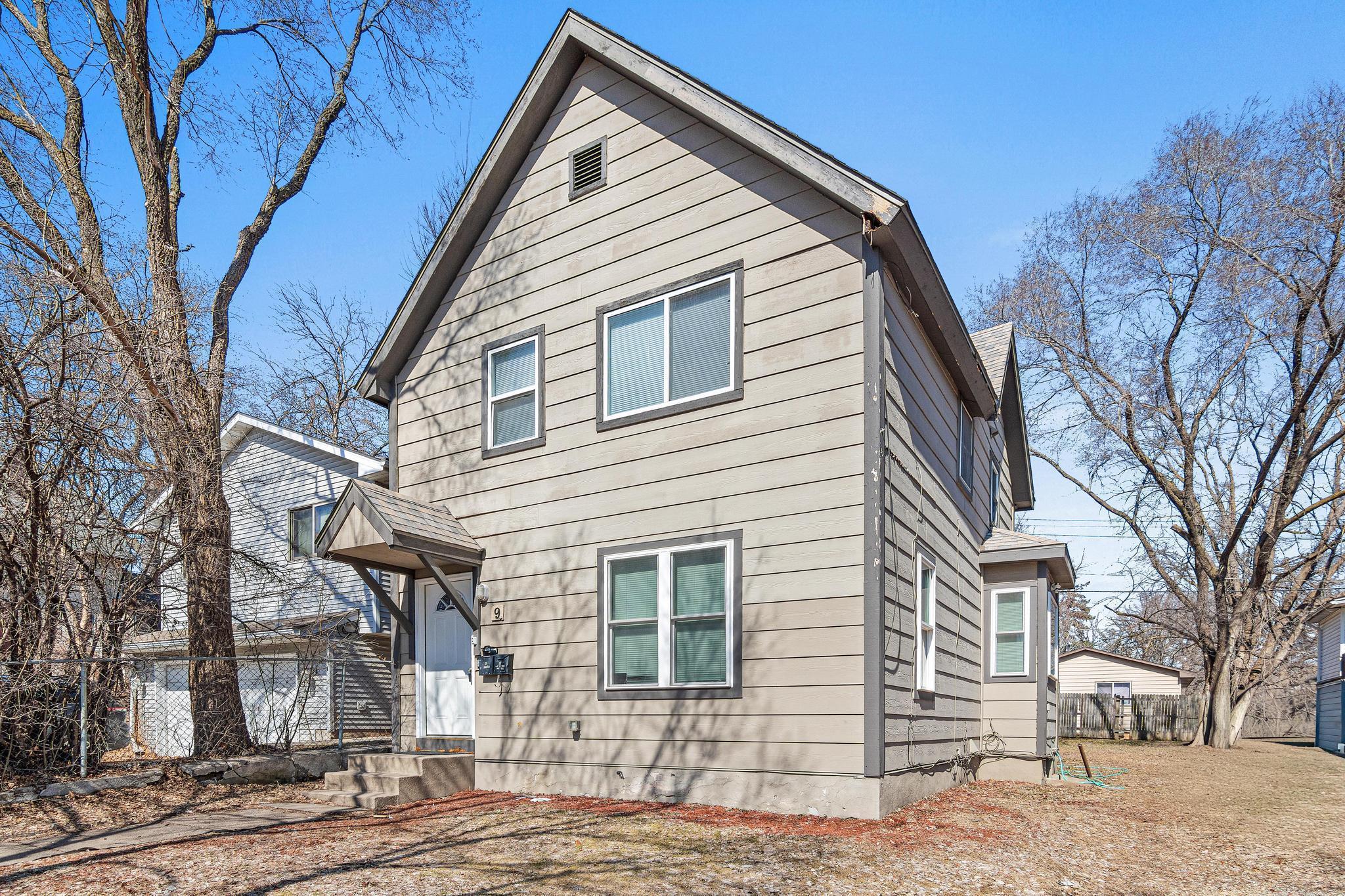 9 Acker Street W