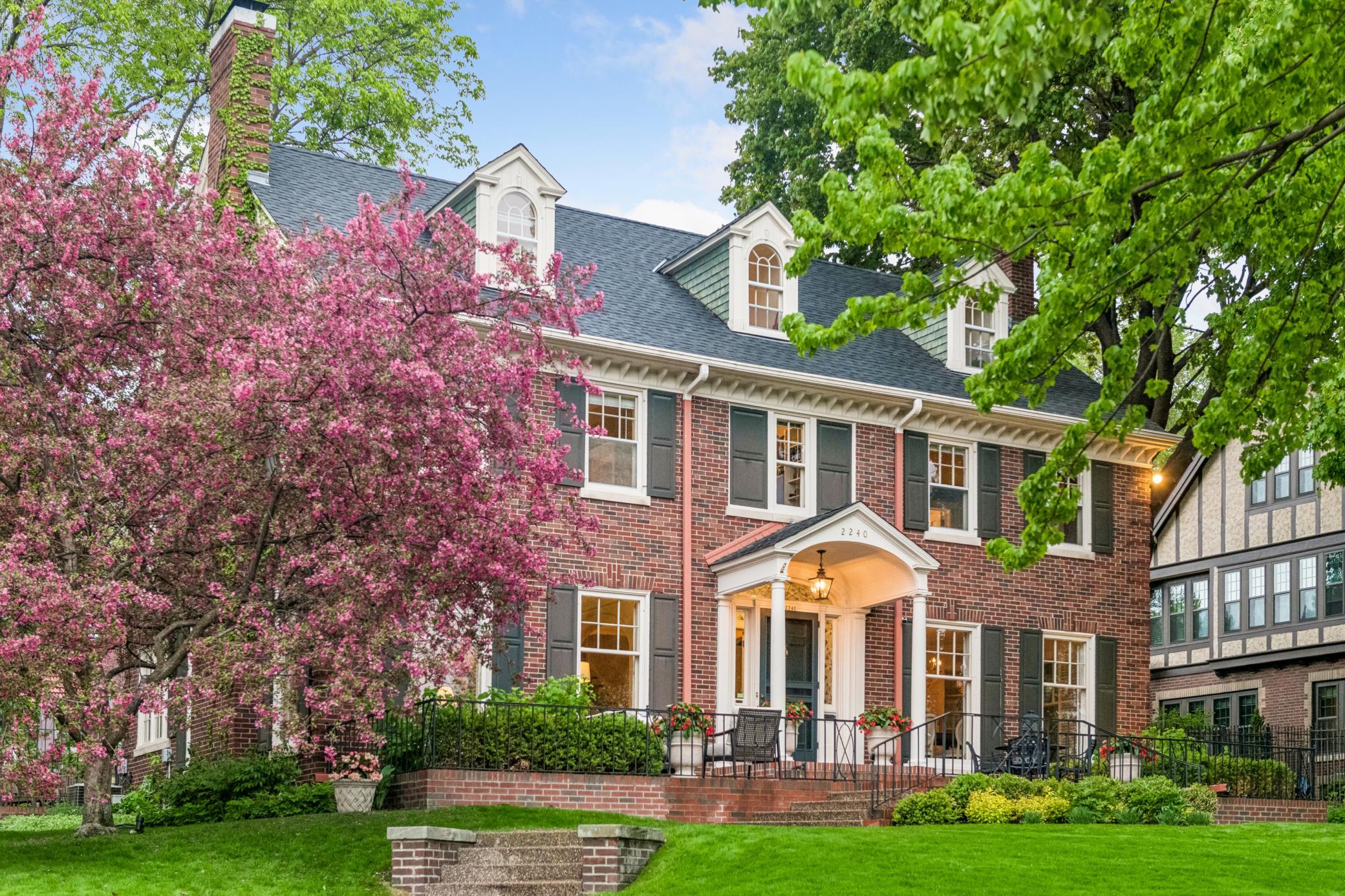 2240 W Lake Of The Isles Parkway