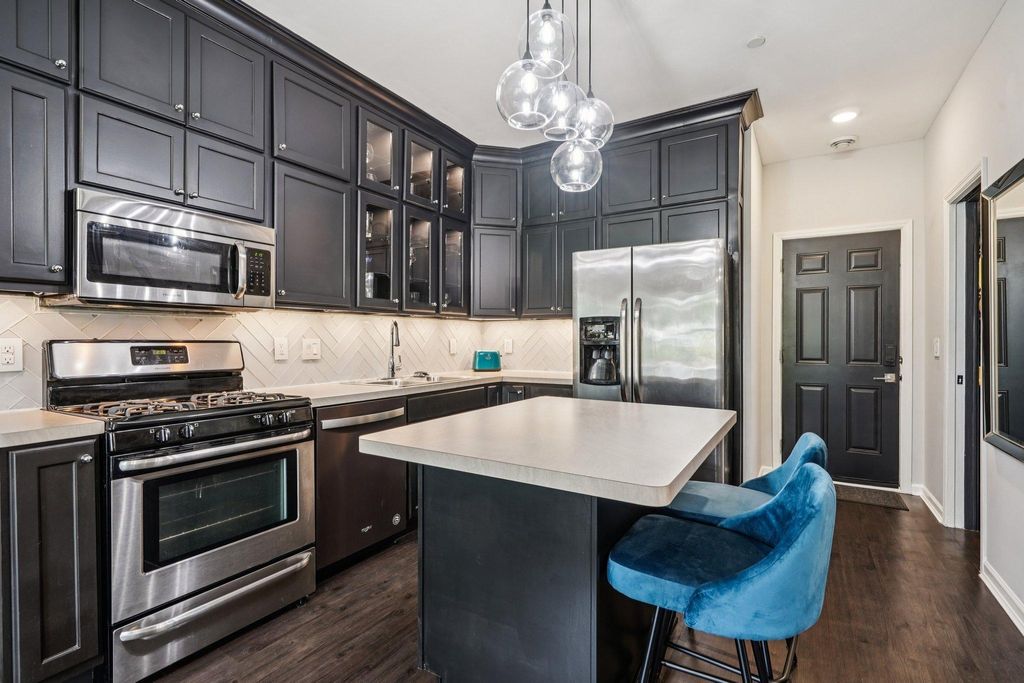 Photo of 1006 Van White Memorial Boulevard, Minneapolis, MN 55411 (MLS # 6823227)