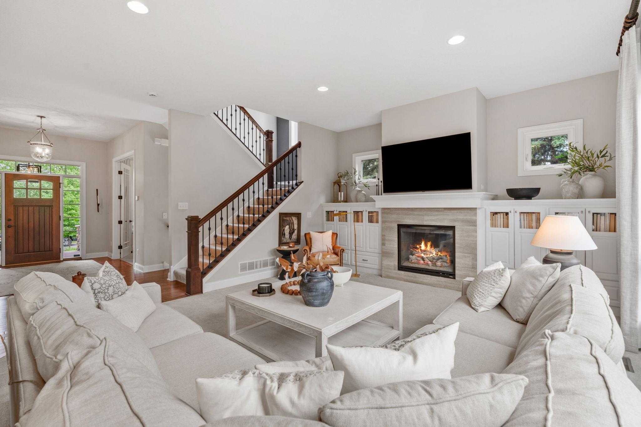 4694 Bluebell Trail N