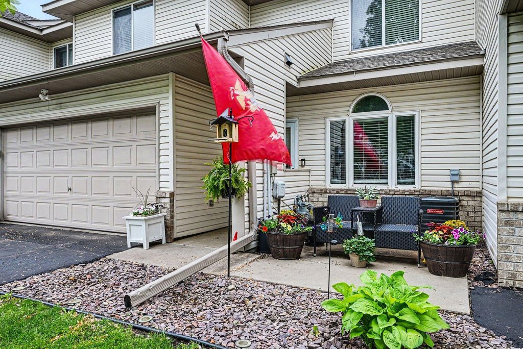 Photo of 1106 Crystal Place W, Chaska, MN 55318 (MLS # 7080308)