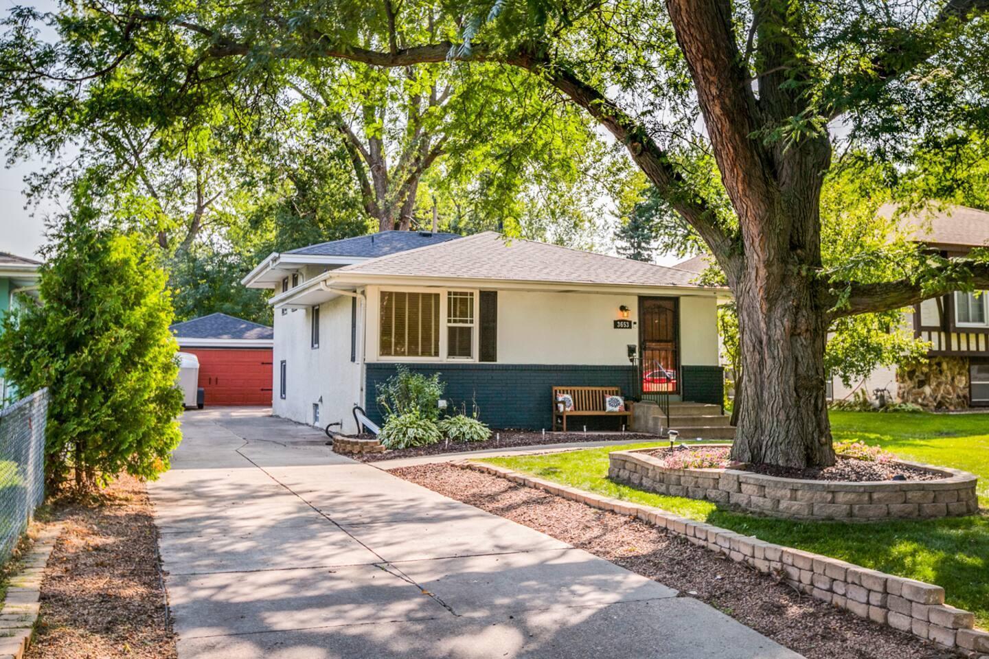 3653 Roosevelt Street NE