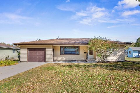 Photo of 725 Maple Street NE, Hutchinson, MN 55350 (MLS # 6802311)