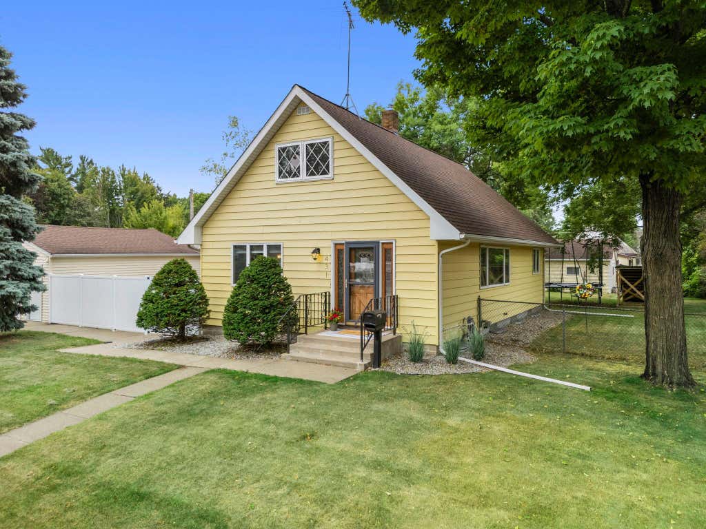 Photo of 431 4th Avenue SW, Cambridge, MN 55008 (MLS # 7114164)
