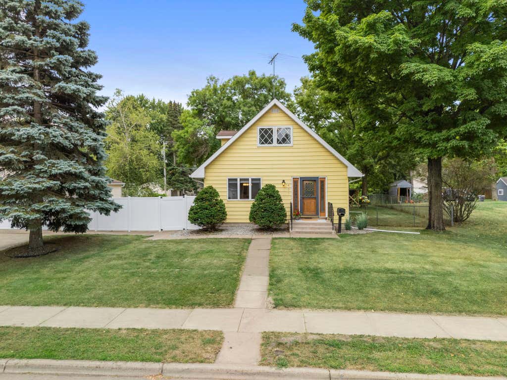 Photo of 431 4th Avenue SW, Cambridge, MN 55008 (MLS # 7114164)