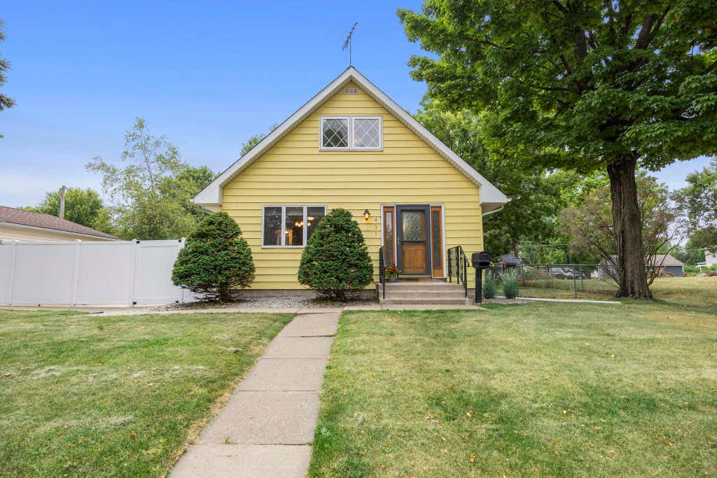 Photo of 431 4th Avenue SW, Cambridge, MN 55008 (MLS # 7114164)
